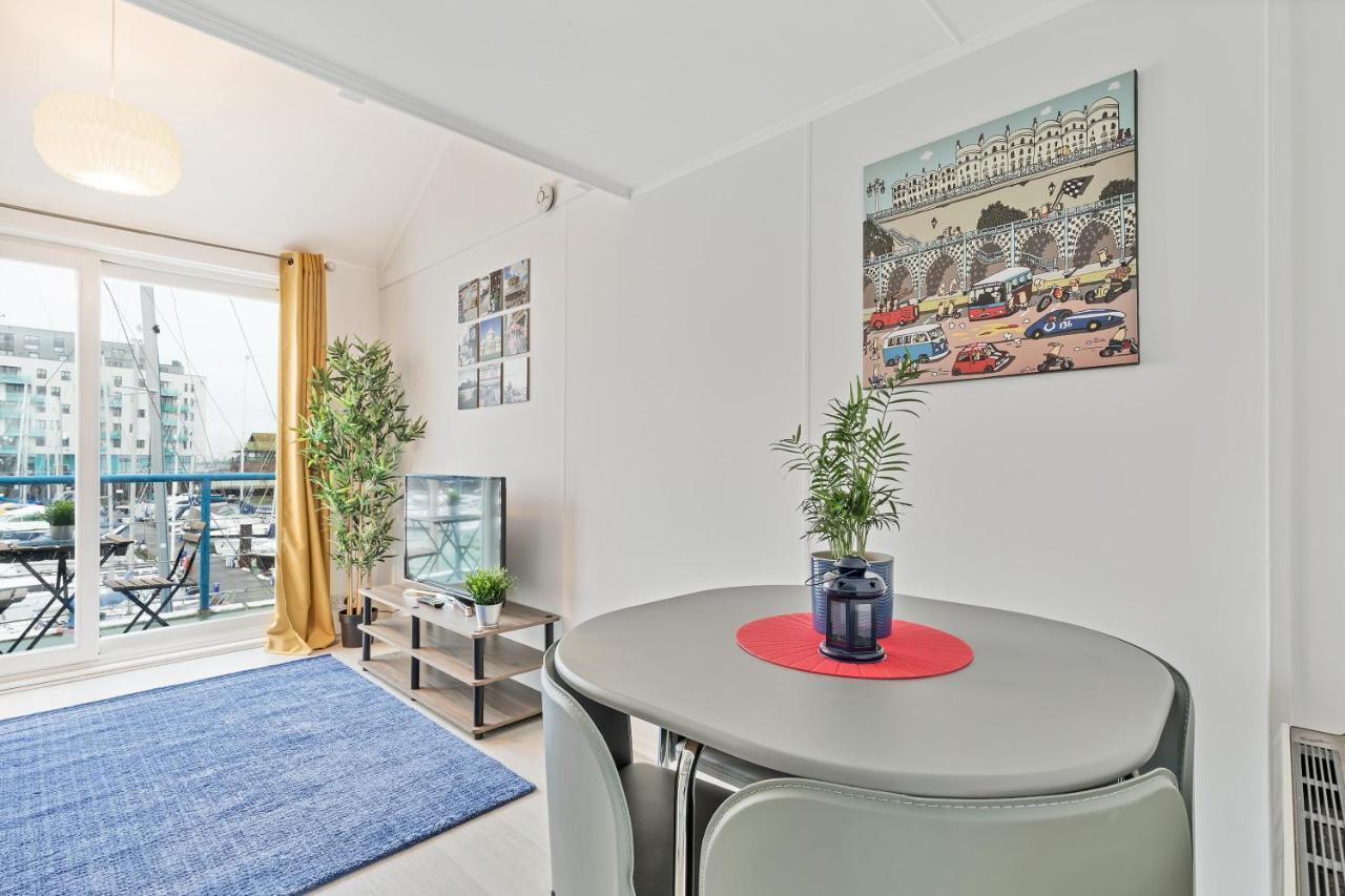 On The Water With Free Parking - By My Getaways Apartment Brighton Екстериор снимка